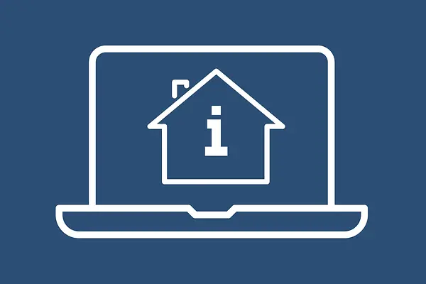 Icon/Symbolbild für Information: Laptop auf dessen Bildschirm ein Haus mit Info-Punkt zusehen ist. 